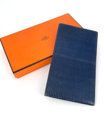 null Hermès - Blue leather card holder. In a box (wear and tear)