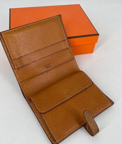 null Hermès - Brown leather wallet with gold metal buckle (wear and tear). In a ...