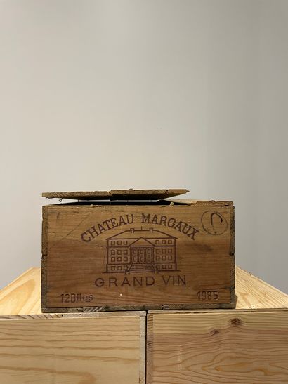 null 6 bottles CHATEAU MARGAUX 1985. Original open wooden case