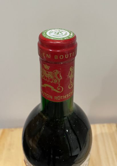 null 1 bottle CHATEAU MOUTON ROTSCHILD 1989. GCC1 Pauillac (level at the base of...