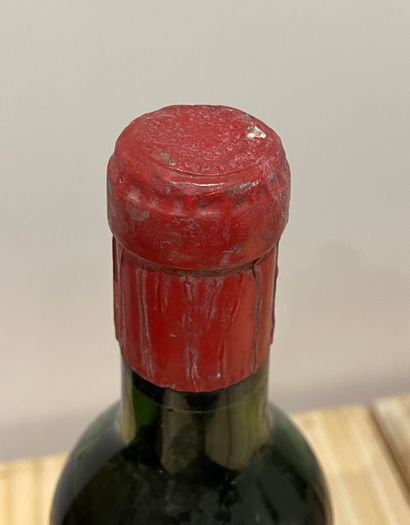 null 1 bottle girl CHATEAU MARGAUX 1959. 

Low shoulder level