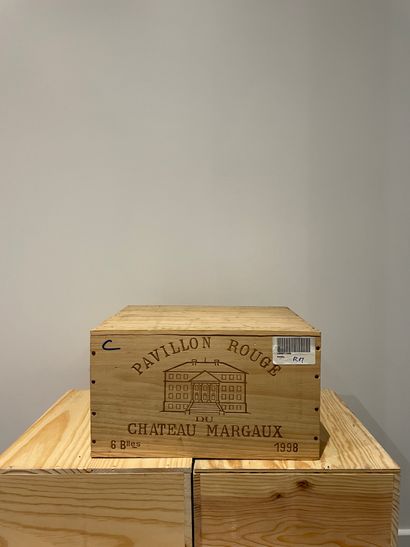 null Six bouteilles PAVILLON ROUGE du Château Margaux. 1998. Caisse bois d'origi...