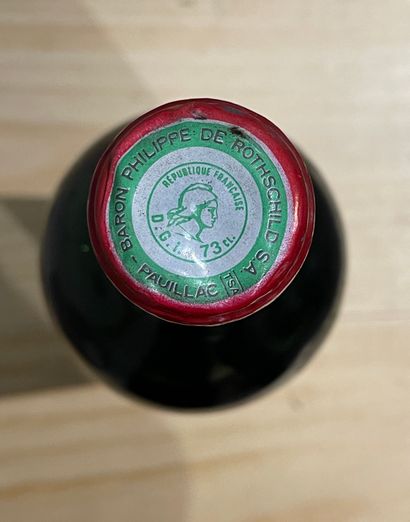 null 1 bouteille CHATEAU MOUTON ROTSCHILD 1971. GCC1 Pauillac 

Niveau légèrement...