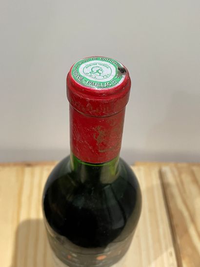 null 1 bouteille CHATEAU MOUTON ROTSCHILD 1971. GCC1 Pauillac 

(Niveau légèrement...