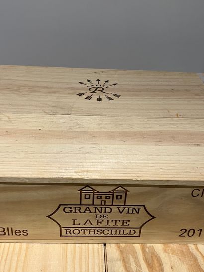 null 6 bottles CHATEAU LAFITE ROTSCHILD 2011. Original wooden box with straps