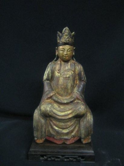 T'SING ( XXe siècle ) Bouddha assis en méditation. En bois sculpté polychrome et...