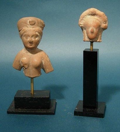 ART GRECO-BOUDDHIQUE DU GANDHARA (Ier - Vème siècle) Tête et buste de déesses-mères.En...