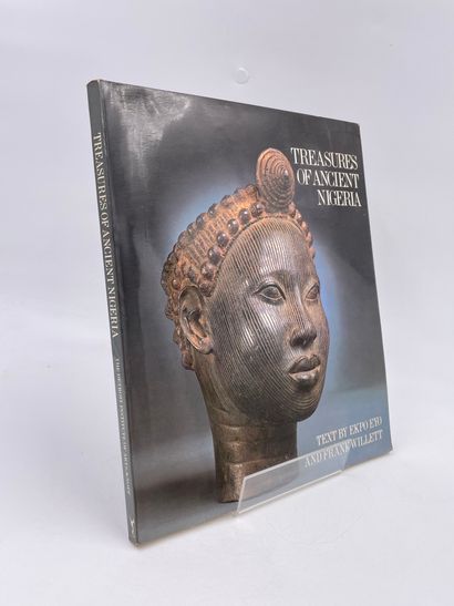 null 2 Volumes :

- "TWO THOUSAND YEARS NIGERIAN ART", Ekpo Eyo, Photographs André...