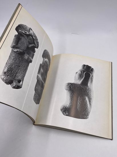 null 1 Volume : "SCULPTURE EN PIERRE DE L'ANCIEN Mexique", Ed. Éditions Jeanne Bucher,...