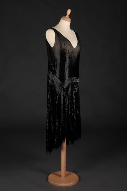 MOLYNEUX Short evening dress in black silk chiffon embroidered with lines in jet...