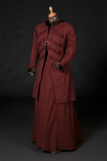 Paquin Robe de promenade en laine lie de vin, comprenant une veste longue au col...