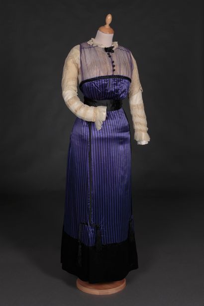 Callot Soeurs Purple silk satin suit with black stripes, flat-pleated satin belt...