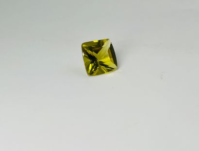 null Lemon Quartz faceted square cut weighing 15.61 cts.