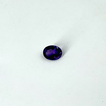 null Oval faceted amethyst weighing 4.6 cts, probably from Brazil.Dimensions : 1,2...