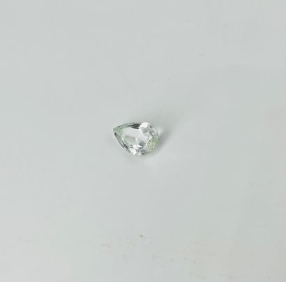 null Colorless pear-shaped topaz weighing 5.27 cts Dimensions: 1.4 x 0.9 cm