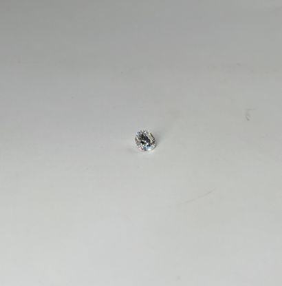 null Round diamond weighing 0.46 ct.