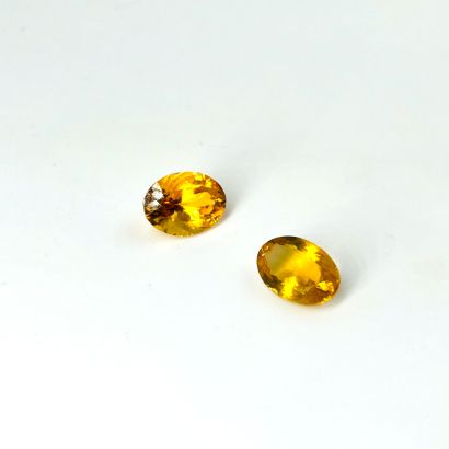 null Lot de 2 citrines ovales facettées pesant 8.5 cts et 6.2 cts (14,7 carats total)....