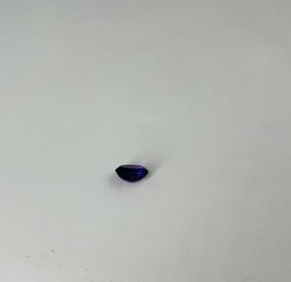 null Oval faceted amethyst weighing 4.6 cts, probably from Brazil.Dimensions : 1,2...