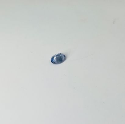 null Tanzanite de taille ovale pesant 1,45 cts