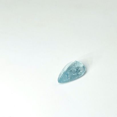 null Pear cut aquamarine weighing 6.90 carats. With its GJSPC authenticity card.