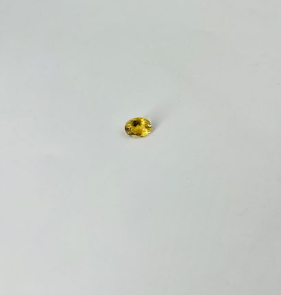 null Citrine taille ovale facettée pesant 5.13 cts, probablement du Brésil. Dimensions :...