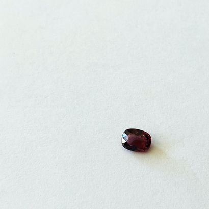 null Oval faceted red/brown spinel weighing 1.04 cts - Probable provenance BIRMANIA...