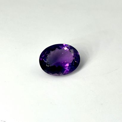 null Large oval amethyst weighing 19.54 cts