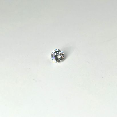 null Diamant rond pesant 0.46 ct.