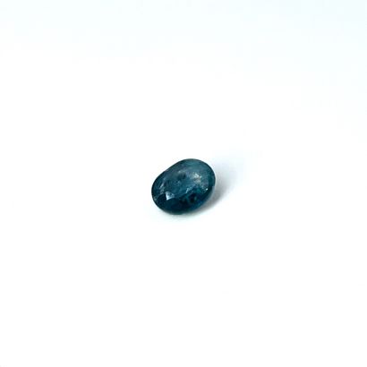 null Oval faceted spinel weighing 1.4 carats. With its IGI certificate.