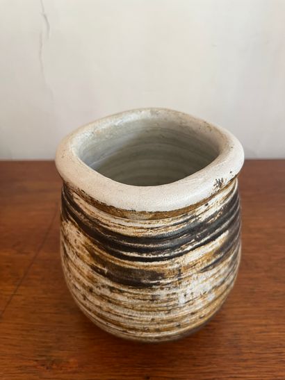 null Vase en céramique blanc brun nuancé à décor de panier 

H.11,5 cm