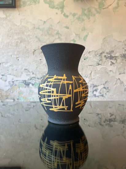 West Germany

Vase à décor géométrique sur...
