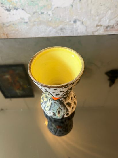 null Vase en céramique 

France 

H.15,5 cm
