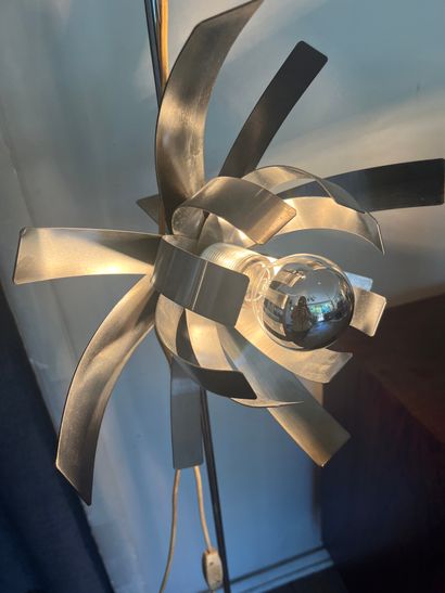 null Lampadaire « fleur de lumière » en acier chromé design Jocelyne TROCME 

H....