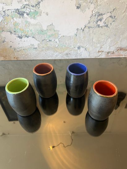 null A.KAVAT BURANCAI 

Quatre petits vases 

20/30 

H. 12 cm