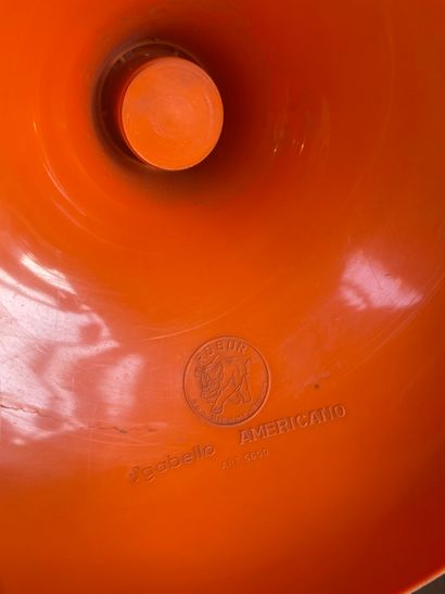 null Tabouret plastique orange

H.40 cm
