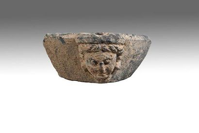 ART GRECO-BOUDDHIQUE DU GANDHARA (Ier - Vème siècle) Lampe à huile ornée d'une tête...