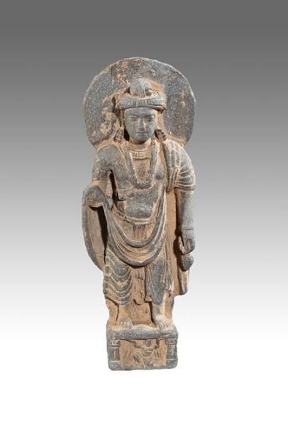 ART GRECO-BOUDDHIQUE DU GANDHARA (Ier - Vème siècle) Bodhisattva auréolé, debout...