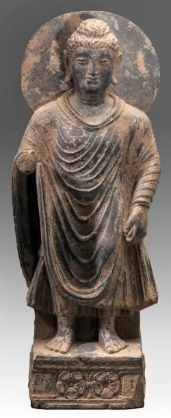 ART GRECO-BOUDDHIQUE DU GANDHARA (Ier - Vème siècle) Bouddha auréolé, debout sur...