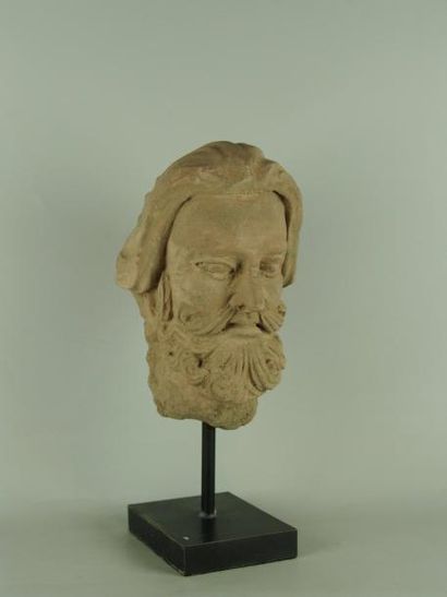 ART GRECO-BOUDDHIQUE DU GANDHARA (Ier - Vème siècle) Tête d'homme barbu et moustachu,...