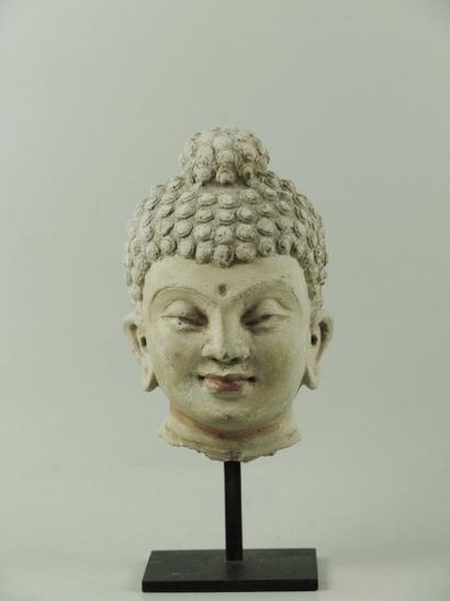 ART GRECO-BOUDDHIQUE DU GANDHARA (Ier - Vème siècle) Tête de Bouddha, à la coiffure...