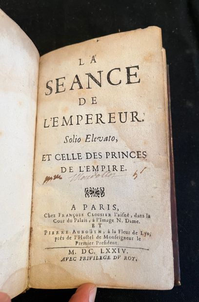 null La France littéraire
Paris, chez Duchesne 1756. In-16 marocain rouge, plat à...