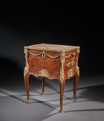 D'après Jean-François OEBEN Table de salon ou table à en-cas rectangulaire en bois...