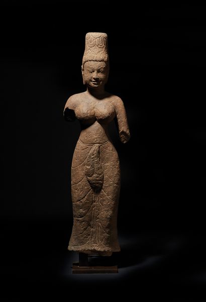 null Statuette of Uma standing in gray sandstone, wearing a finely incised and tied...