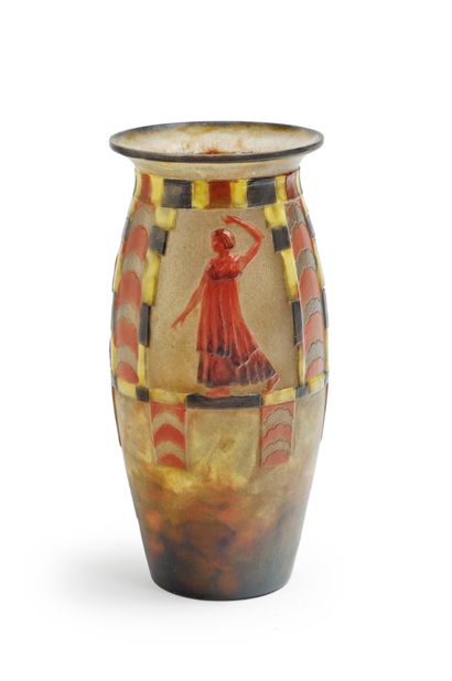 Gabriel ARGY-ROUSSEAU (1885-1953) Rare vase en pâte de verre polychrome à décor de...
