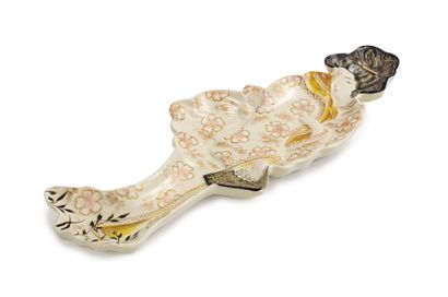 Émile GALLÉ (1846-1904) Geisha-shaped white, gold and black glazed earthenware pocket
Signed
About...