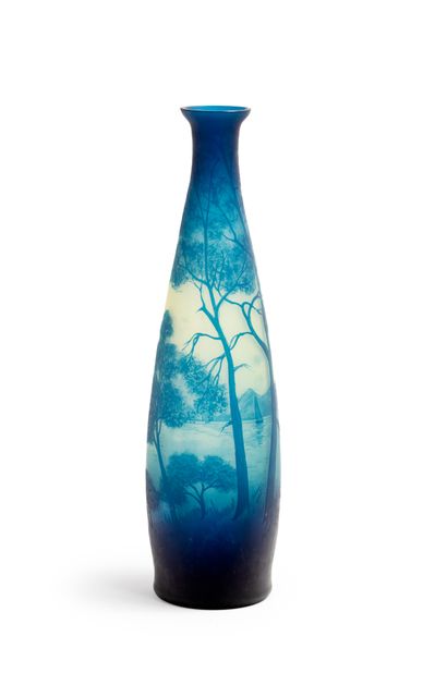 VAL SAINT LAMBERT Vase en verre doublé à décor dégagé à l'acide d'un paysage maritime
Signé
Vers...