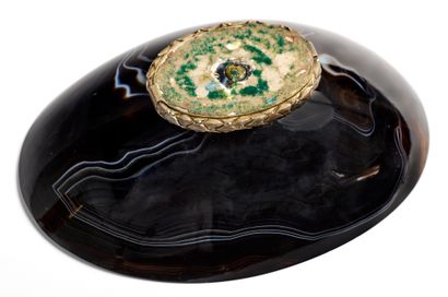 Ecole probablement allemande ou autrichienne, vers 1900 Forbidden fruit
Agate bowl...