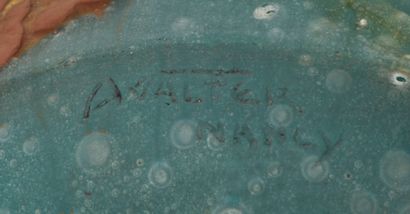 Amalric WALTER (1870-1959) Bol hémisphérique en pâte de verre sur talon à décor de...