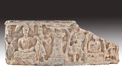 null Bas-relief à décor de deux scènes séparées par un pilastre. A gauche, Bouddha...
