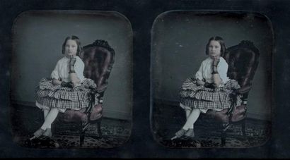 Auteur non identifié Jeune fille assise, c. 1855 Daguerréotype stéréoscopique finement...